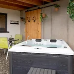 Wendelinus Mit Pool & Sauna ハウザッハ