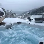 Wendelinus Mit Pool & Sauna アパート *